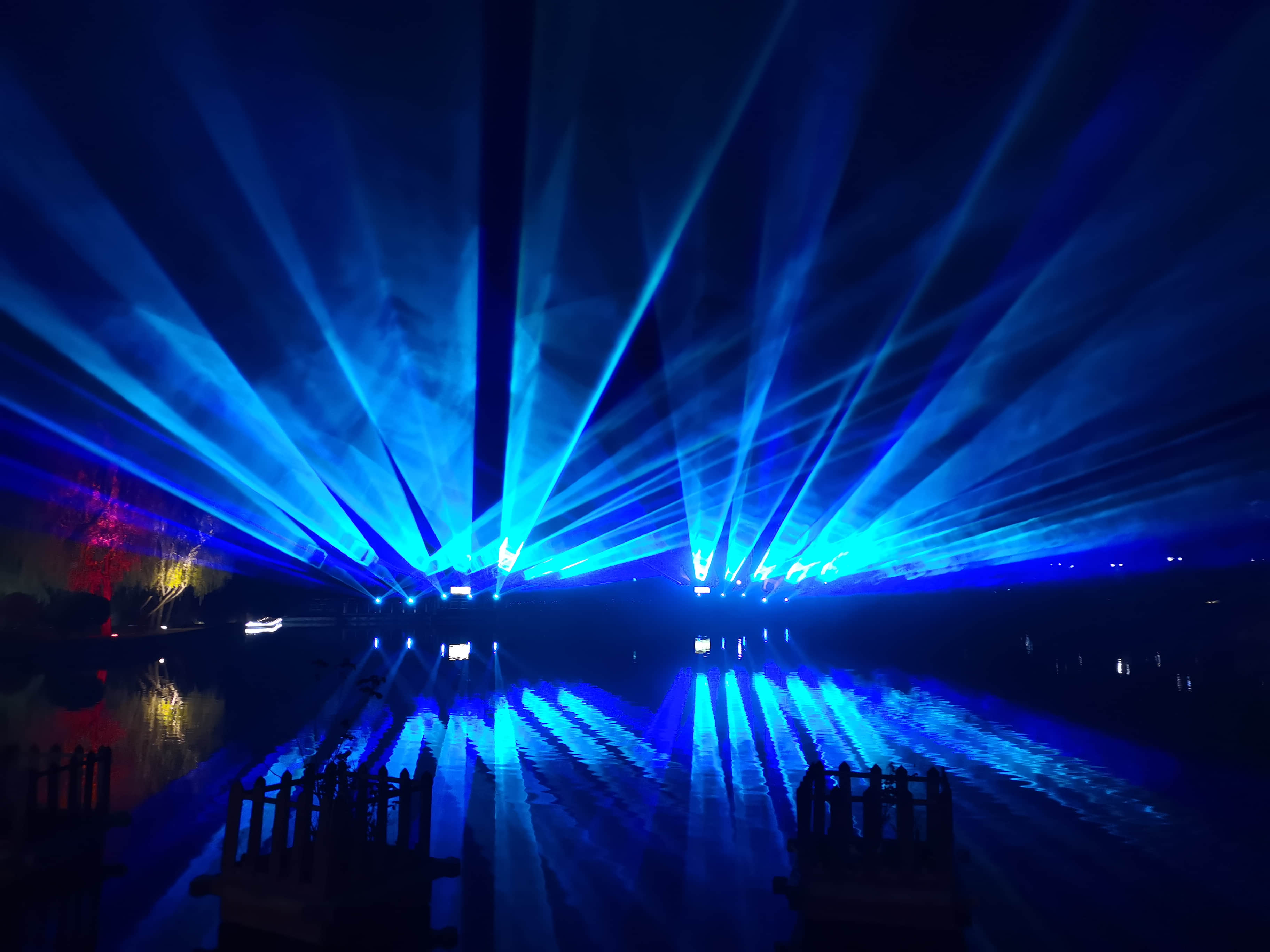 Xi'an Gaoke Hotel laser show featuring ten 60W RGB laser systems and waterfront lighting effects Xi'an Gaoke Hotel laser show featuring ten 60W RGB laser systems and waterfront lighting effects