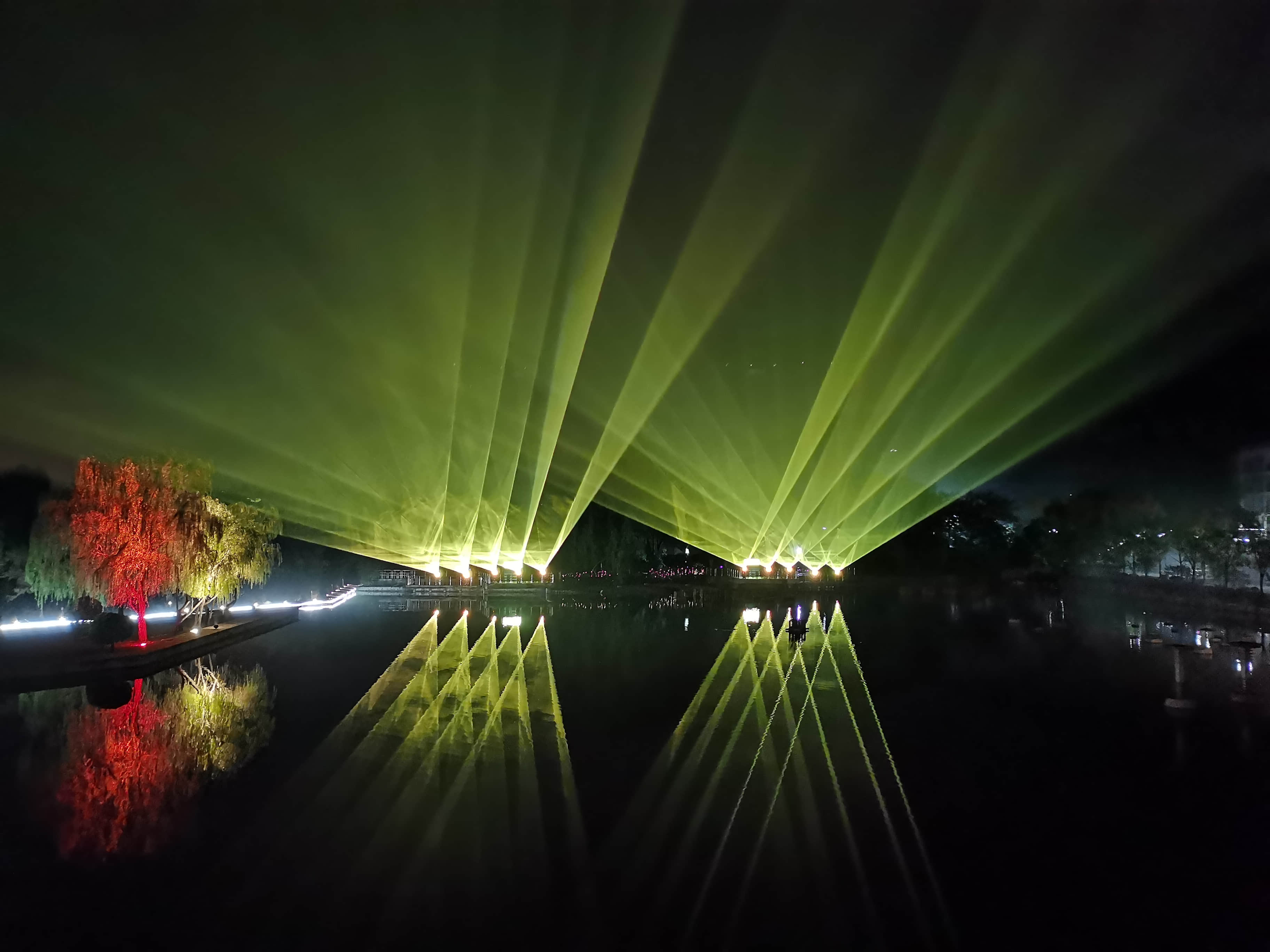 Xi'an Gaoke Hotel laser show featuring ten 60W RGB laser systems and waterfront lighting effects Xi'an Gaoke Hotel laser show featuring ten 60W RGB laser systems and waterfront lighting effects
