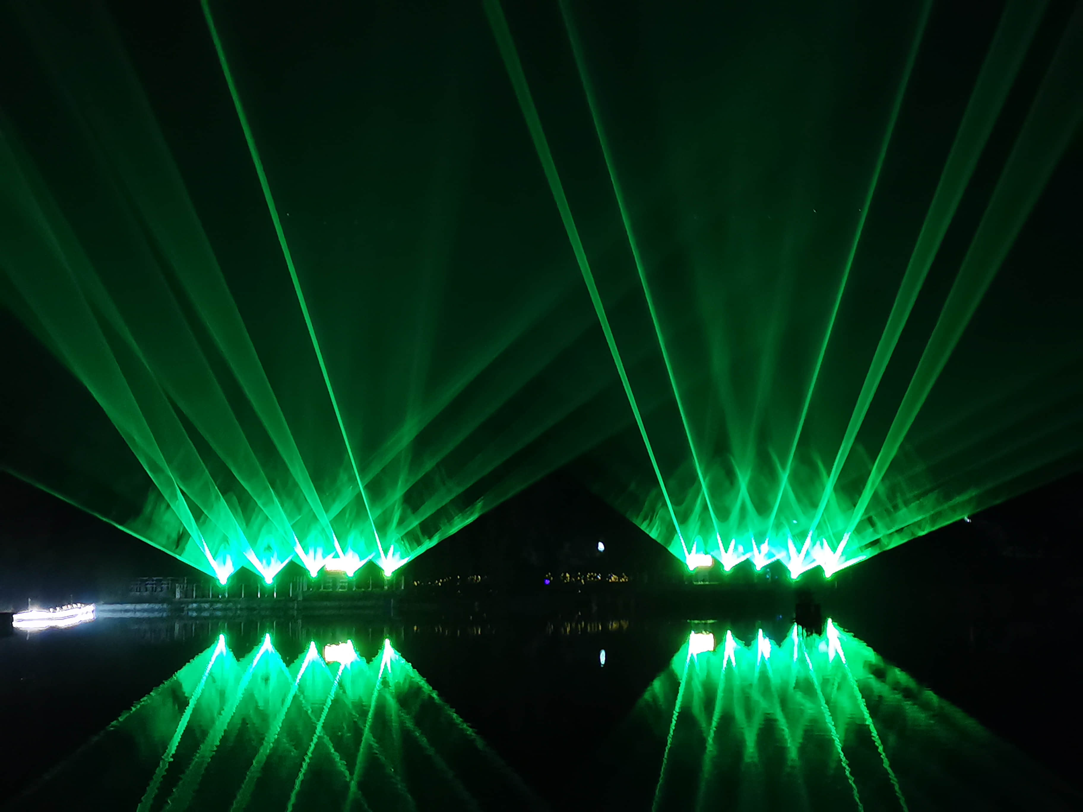 Xi'an Gaoke Hotel laser show featuring ten 60W RGB laser systems and waterfront lighting effects Xi'an Gaoke Hotel laser show featuring ten 60W RGB laser systems and waterfront lighting effects