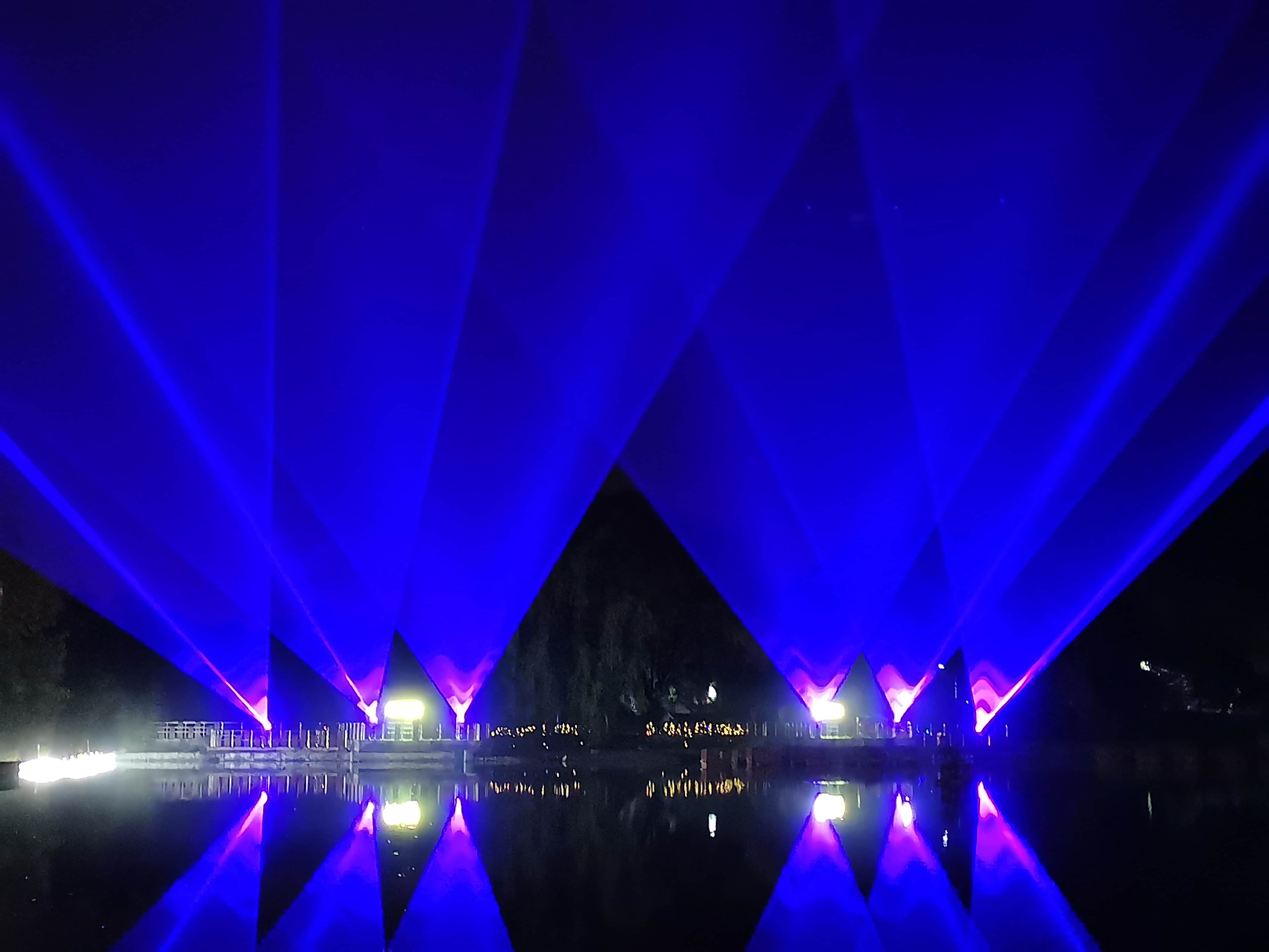 Xi'an Gaoke Hotel laser show featuring ten 60W RGB laser systems and waterfront lighting effects Xi'an Gaoke Hotel laser show featuring ten 60W RGB laser systems and waterfront lighting effects