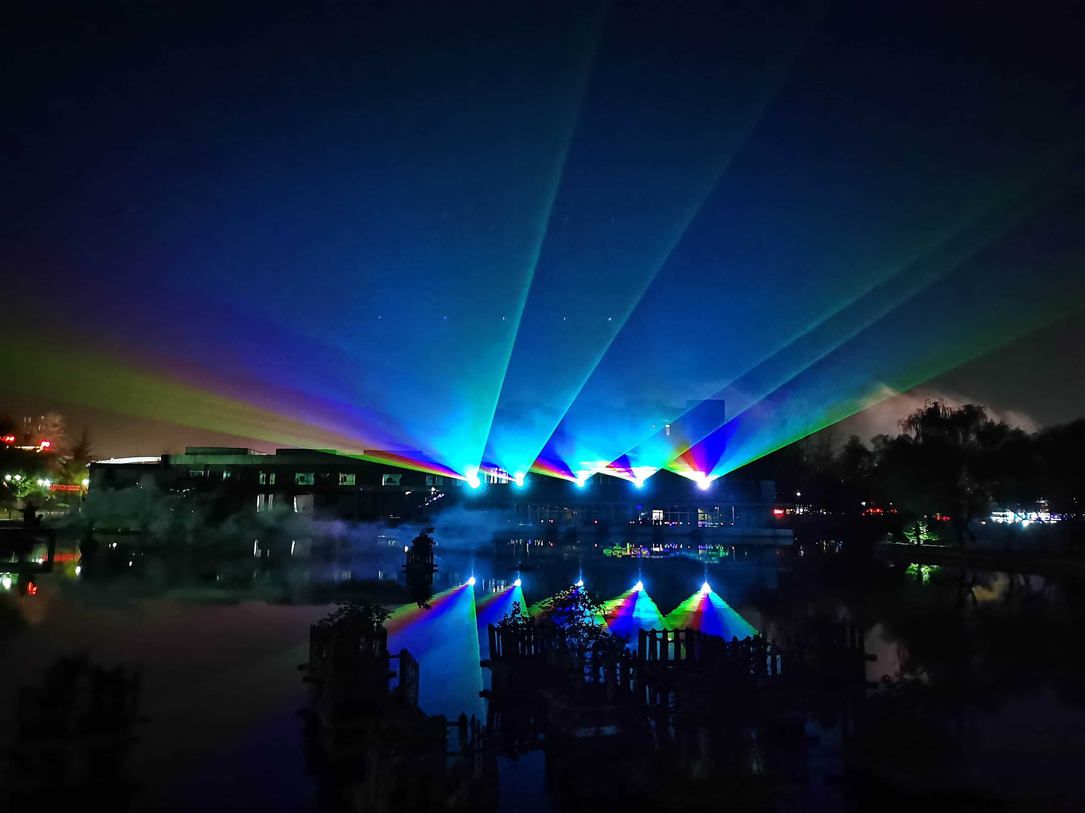 Xi'an Gaoke Hotel laser show featuring ten 60W RGB laser systems and waterfront lighting effects Xi'an Gaoke Hotel laser show featuring ten 60W RGB laser systems and waterfront lighting effects