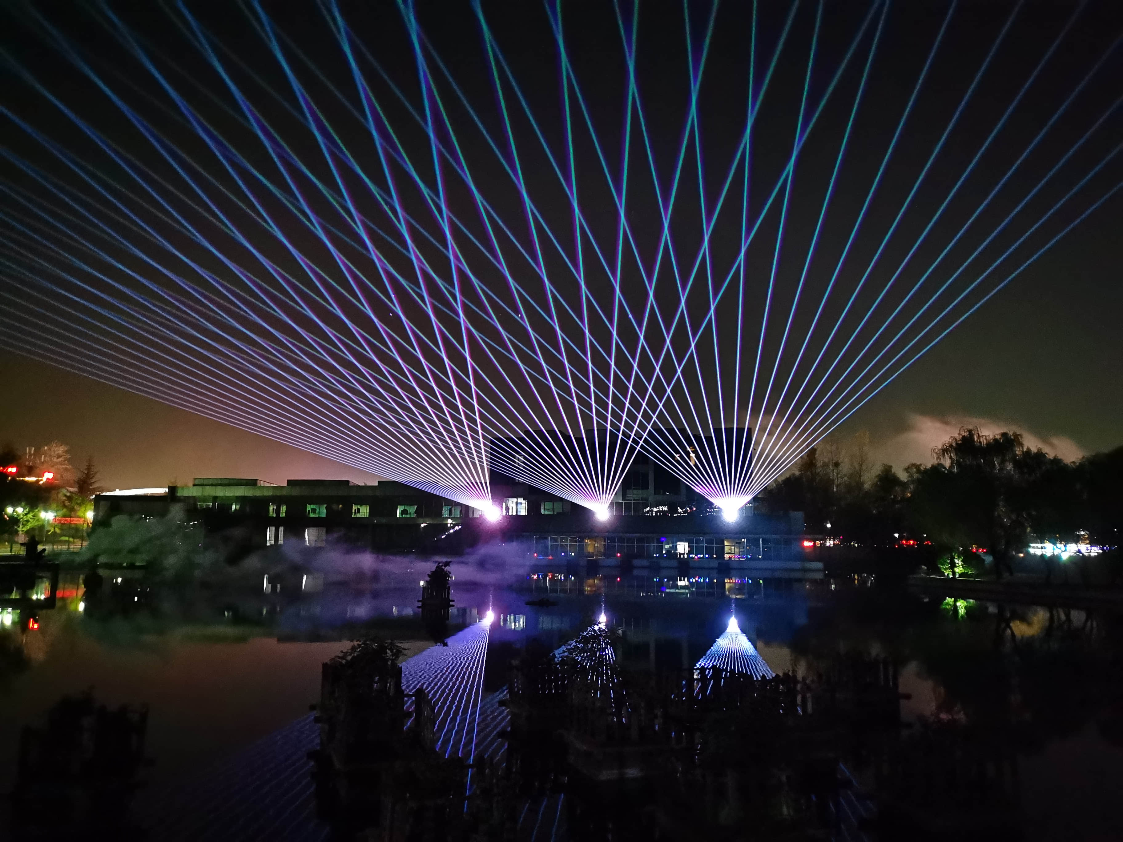 Xi'an Gaoke Hotel laser show featuring ten 60W RGB laser systems and waterfront lighting effects Xi'an Gaoke Hotel laser show featuring ten 60W RGB laser systems and waterfront lighting effects