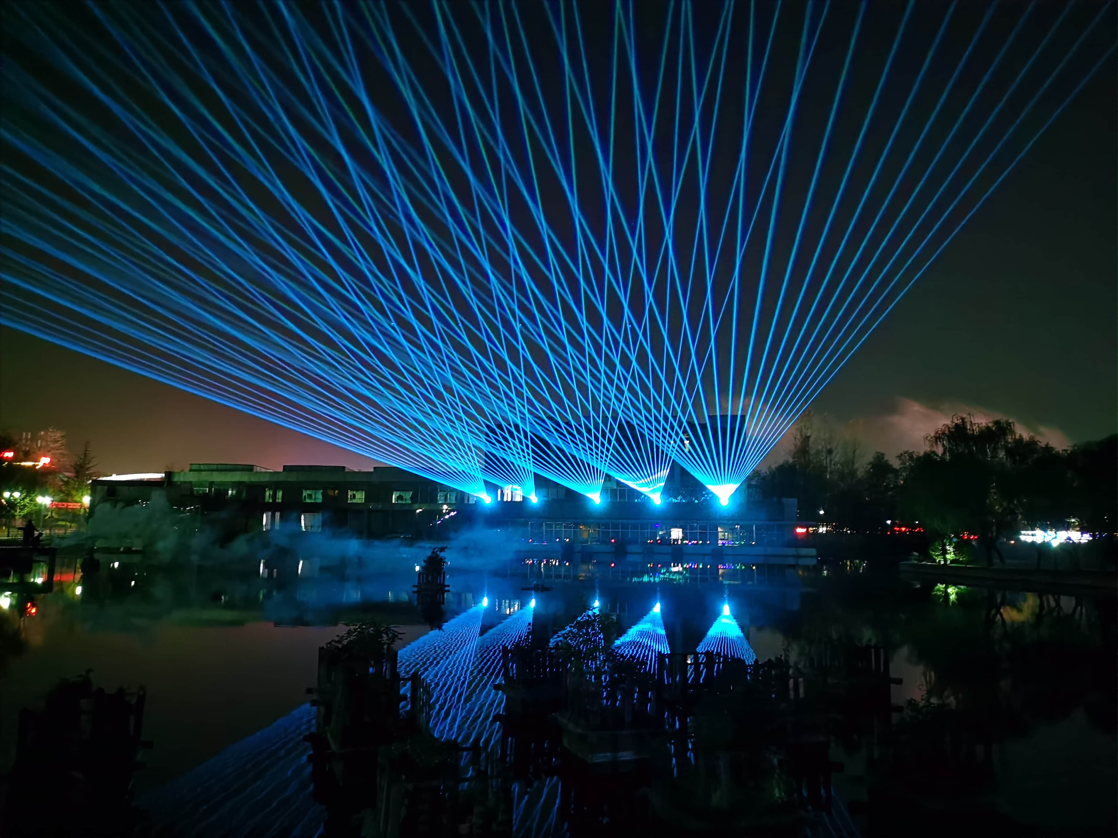 Xi'an Gaoke Hotel laser show featuring ten 60W RGB laser systems and waterfront lighting effects Xi'an Gaoke Hotel laser show featuring ten 60W RGB laser systems and waterfront lighting effects