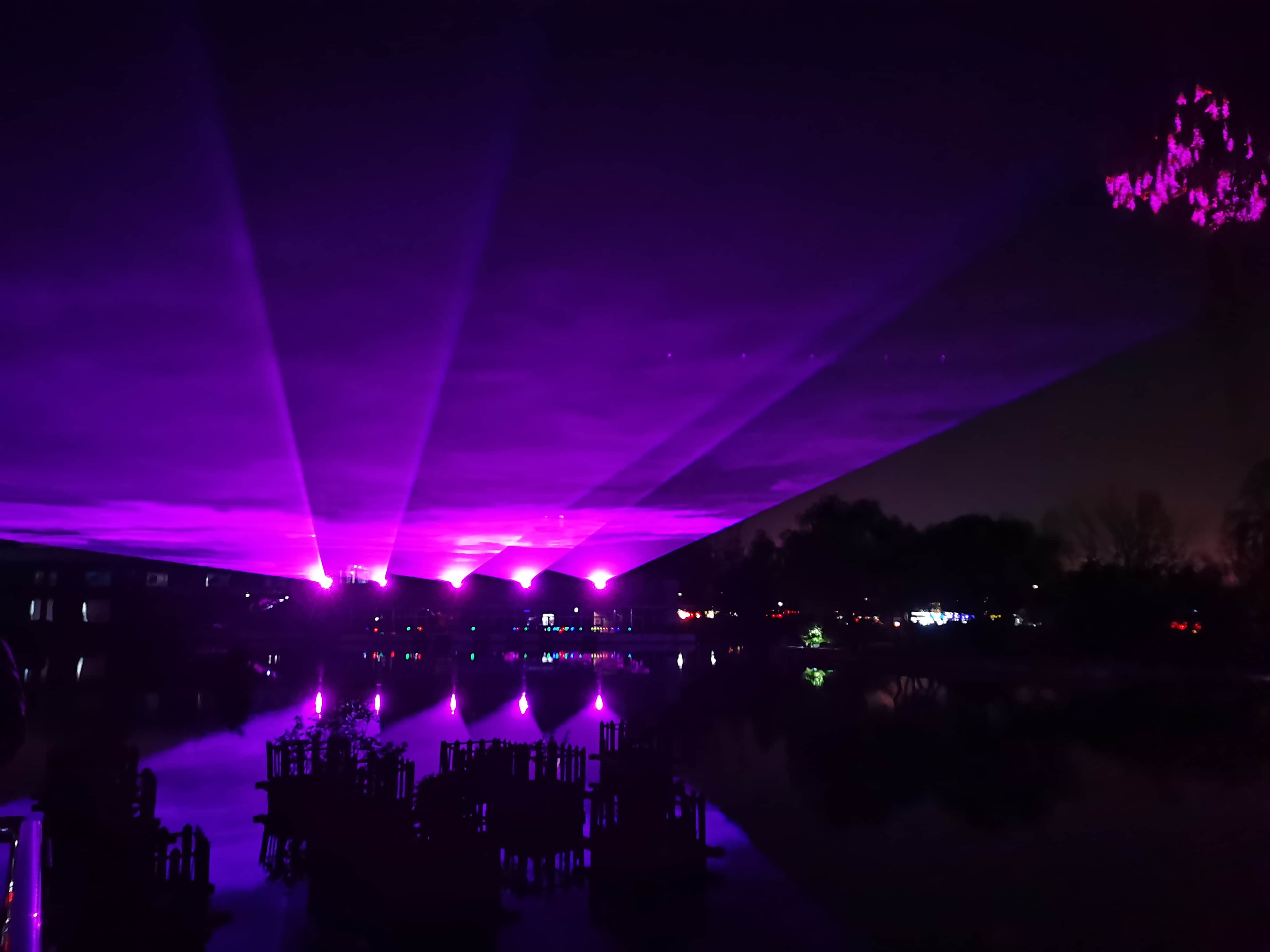 Xi'an Gaoke Hotel laser show featuring ten 60W RGB laser systems and waterfront lighting effects Xi'an Gaoke Hotel laser show featuring ten 60W RGB laser systems and waterfront lighting effects