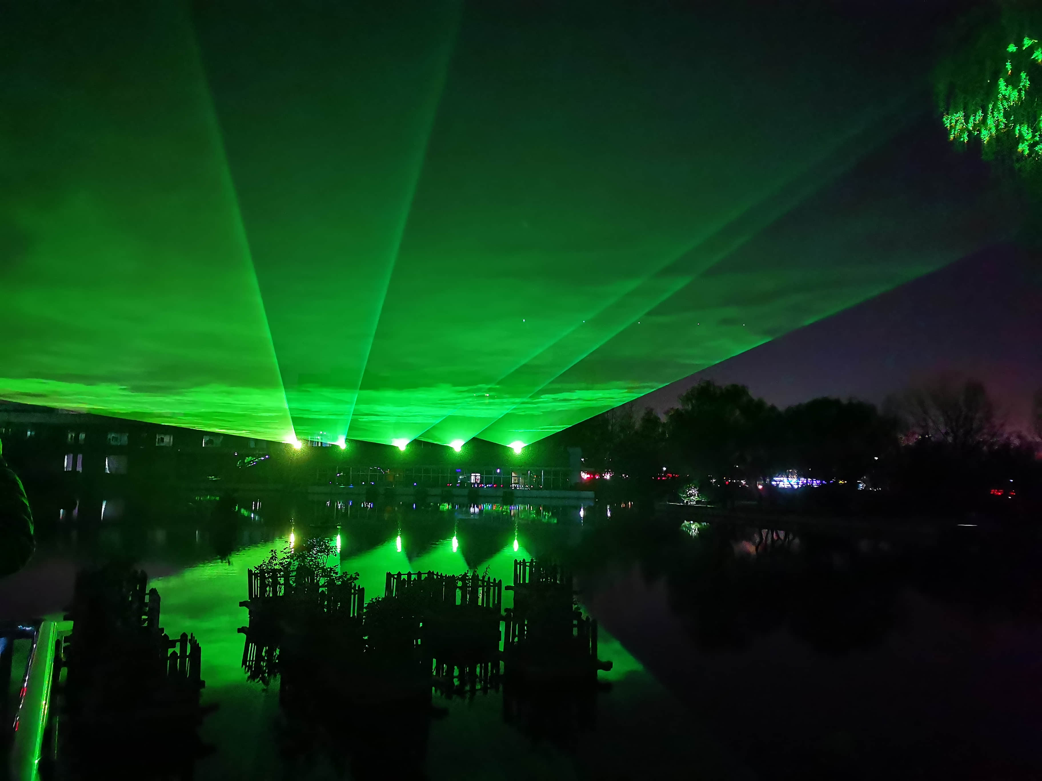 Xi'an Gaoke Hotel laser show featuring ten 60W RGB laser systems and waterfront lighting effects Xi'an Gaoke Hotel laser show featuring ten 60W RGB laser systems and waterfront lighting effects