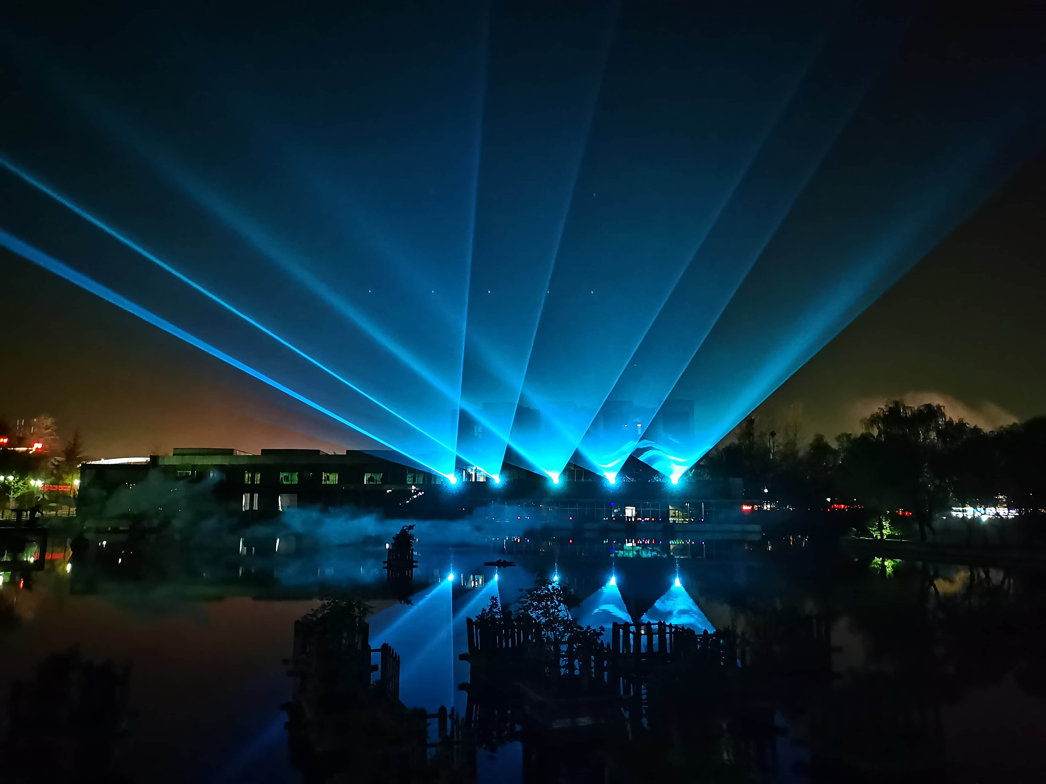 Xi'an Gaoke Hotel laser show featuring ten 60W RGB laser systems and waterfront lighting effects Xi'an Gaoke Hotel laser show featuring ten 60W RGB laser systems and waterfront lighting effects