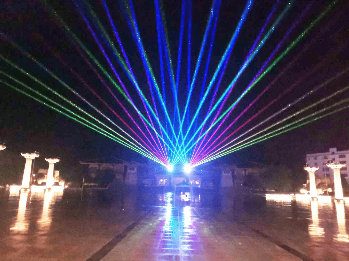Yingjing urban laser show in Sichuan featuring two 60W RGB laser systems and colorful outdoor lighting effects